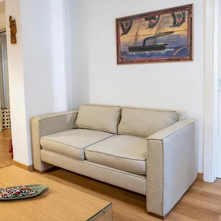 Διαμέρισμα Renovated Under The Hill Of Philopapus Αθήνα